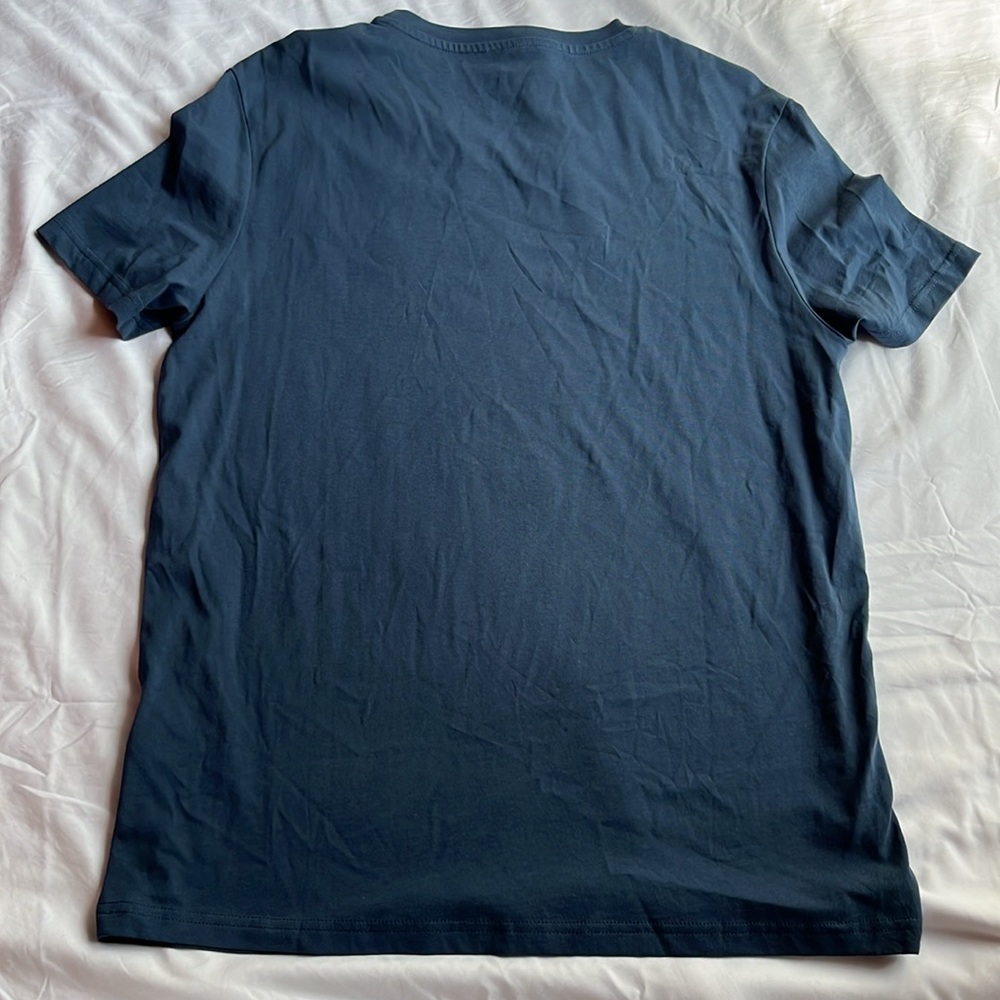 H&M vneck tshirt medium - Picture 3 of 5